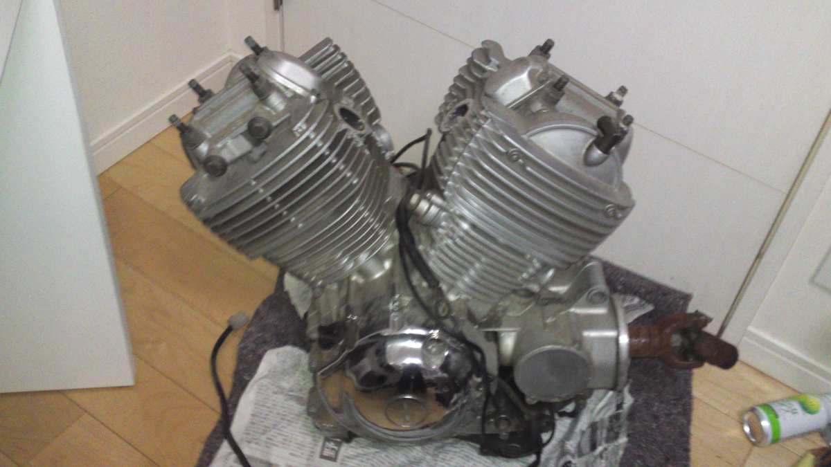 大学時代にドラスタ400のエンジン単体を瀬谷区のゼロハンで購入、分解